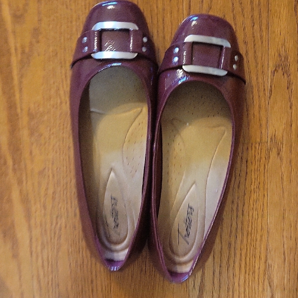 Women's Flats with Buckle Detail.